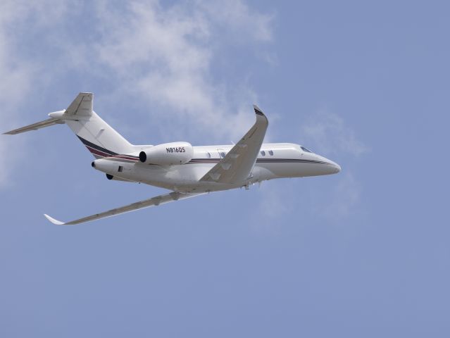 Cessna Citation Longitude (N816QS) - Take off 22R. Canon 600mm lens. 08-AUG-2022.