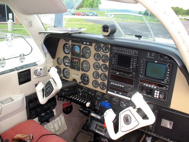 Beechcraft Baron (58) (N7237X)