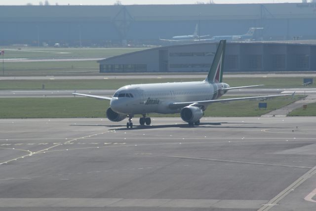 Airbus A320 (EI-DSL) - Alitalia A320-216 EI-DSL (lse) cn3343 new livery