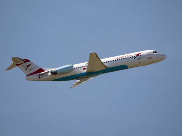 Fokker 100 (OE-LVH) - Take off runway 29.