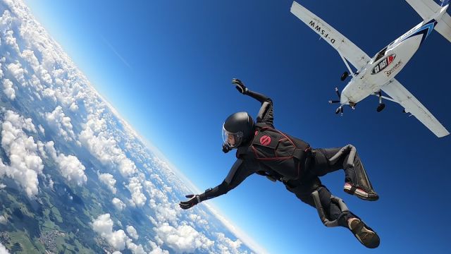 D-FSWW — - skydiving - with 950hp and gravitation :-)