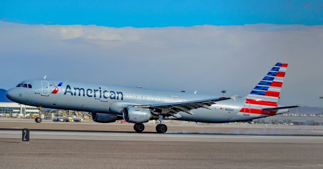 Airbus A321 (N165US) - N165US American Airlines 2001 Airbus A321-211 - cn 1431 - Las Vegas - McCarran International Airport (LAS / KLAS)br /USA - Nevada December 2, 2016br /Photo: Tomás Del Coro