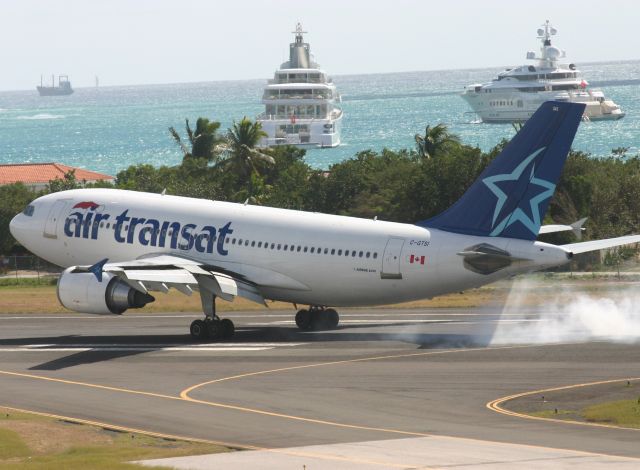 Airbus A330-200 (C-GTSI)