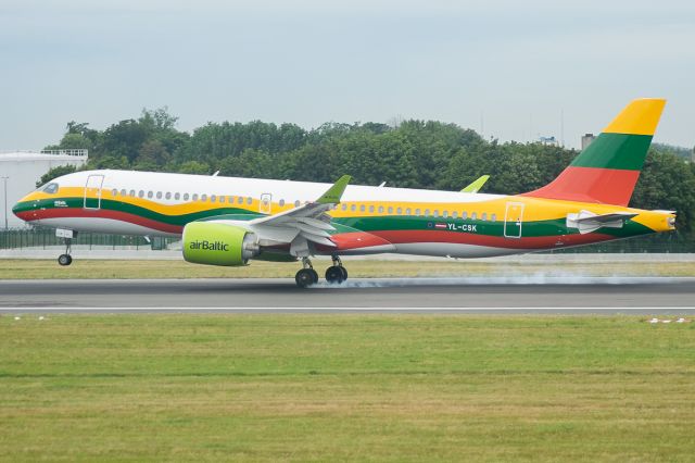 Airbus A220-300 (YL-CSK) - New livery for this plane: the Lithuanian Flag 