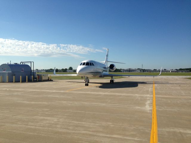 Dassault Falcon 2000 (N326EW)