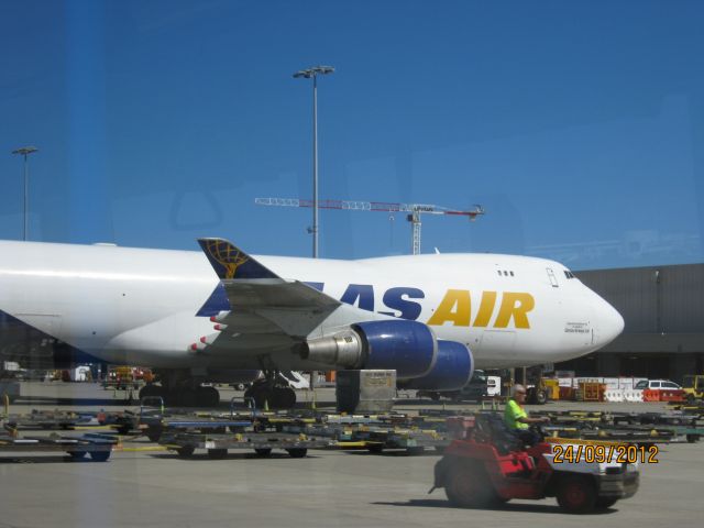 — — - polar air 747 400