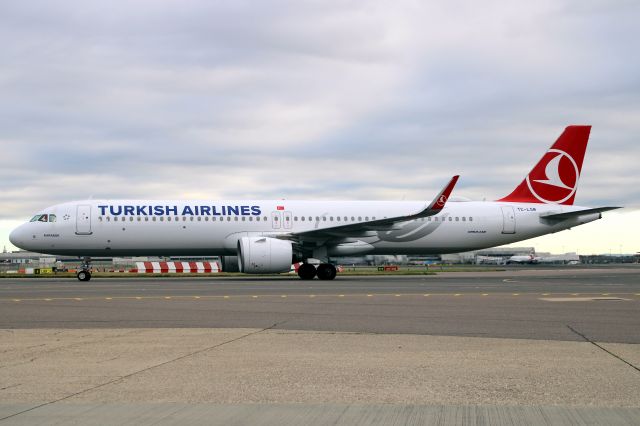 Airbus A321neo (TC-LSM) - Taxiing to Stand 216 on 5-Nov-21 operating flight THY1985 from LTFM.