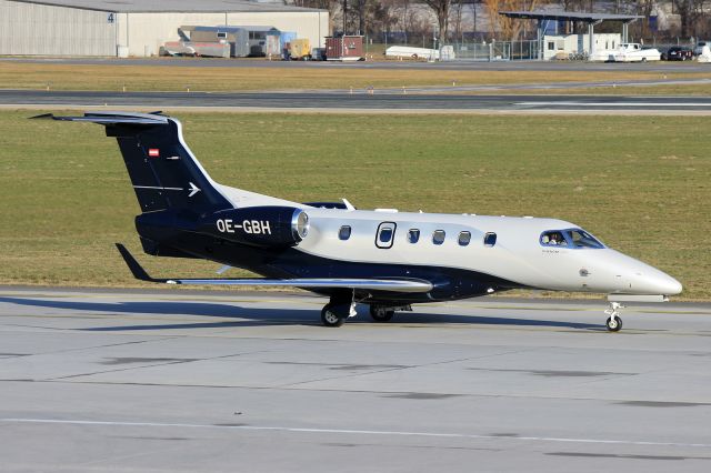 Embraer Phenom 300 (OE-GBH)