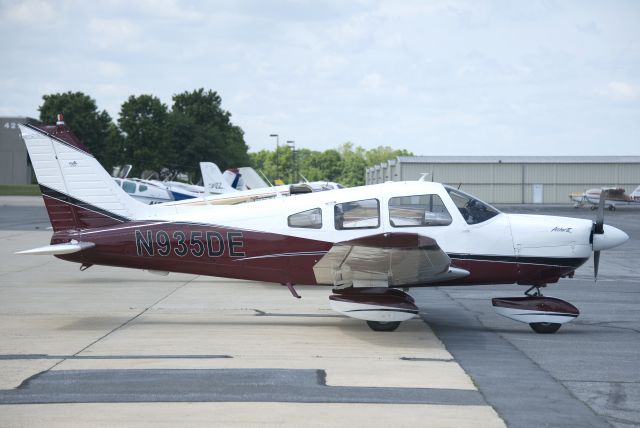 Piper Cherokee (N935DE) - Seen at KFDK on 5/21/2011.