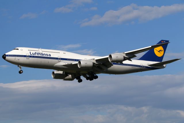 BOEING 747-8 (D-ABYT)