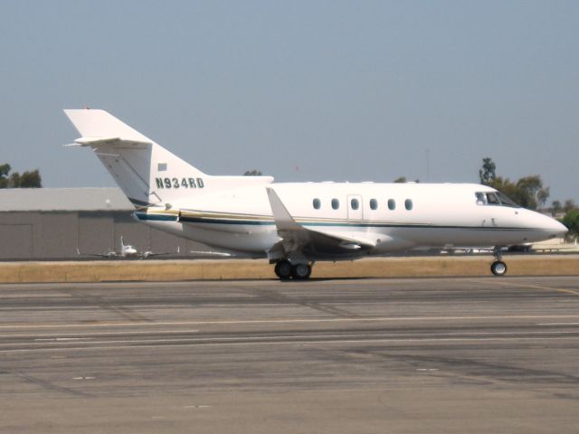 Hawker 800 (N934RD) - Taxiing at Santa Ana