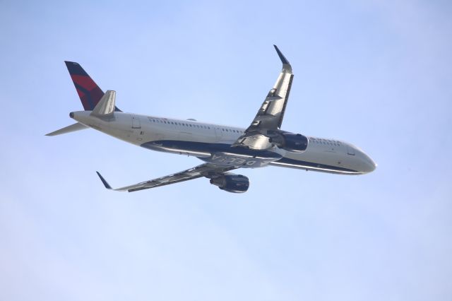 Airbus A321 (N387DN)