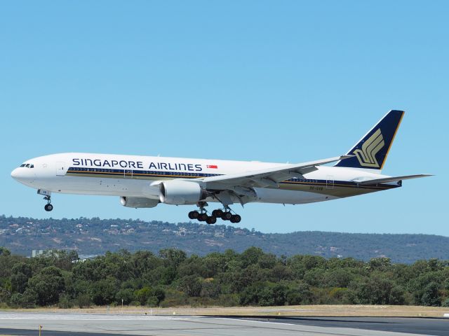 Boeing 777-200 (9V-SVB) - Boeing 777-212 (ER) SIA R03 YPPH. 3/03/18.