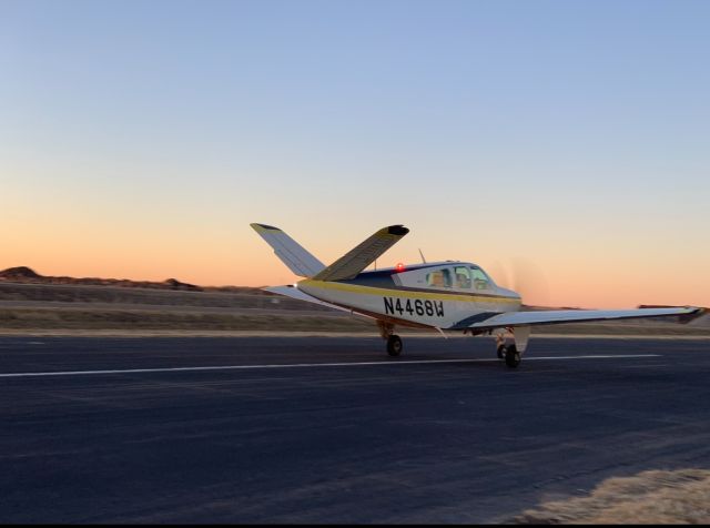 Beechcraft 35 Bonanza (N4468W)