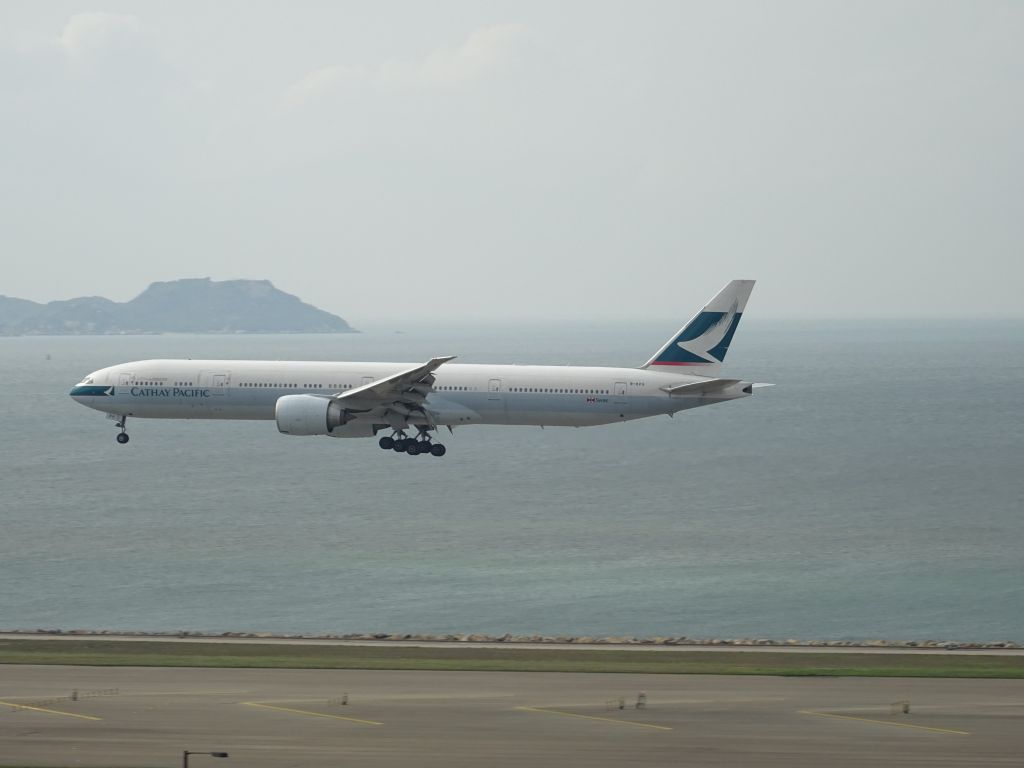 BOEING 777-300ER (B-KPV)