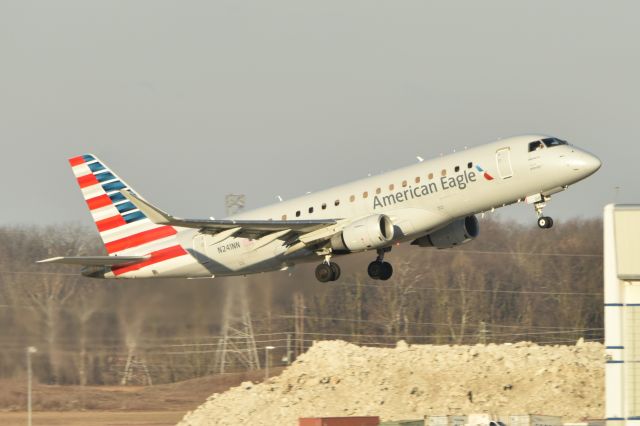 Embraer 175 (N241NN) - 5-L 02-24-23