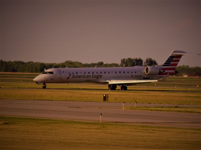 Canadair Regional Jet CRJ-700 (N750SK)