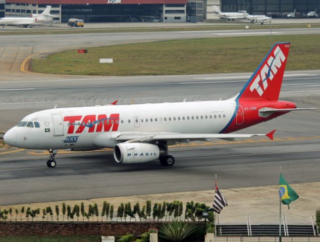 Airbus A320 (PT-TMA) - Airbus A319-100 (CN 4000) TAM - Fabricação: 2009 / Ex: D-AVYA - Aeroporto de Congonhas/São Paulo (CGH/SBSP) , Brazil