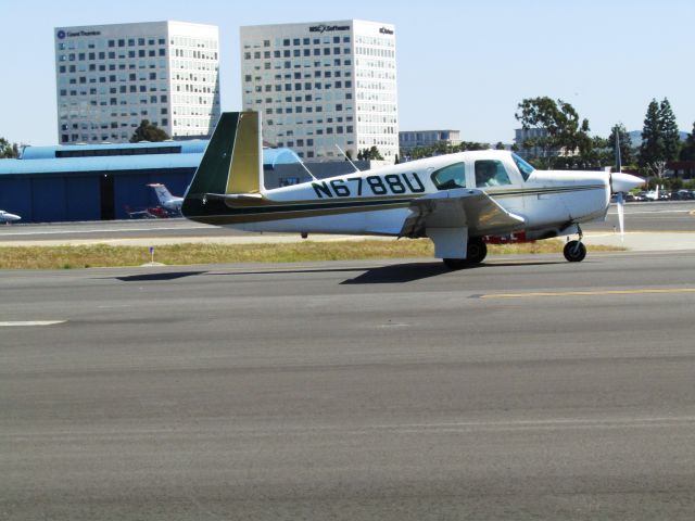 Mooney M-20 (N6788U) - Taxiing to ramp