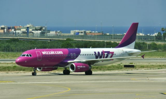 Airbus A320 (HA-LWD) - WizzAir Airbus A320-232 HA-LWD in Bari