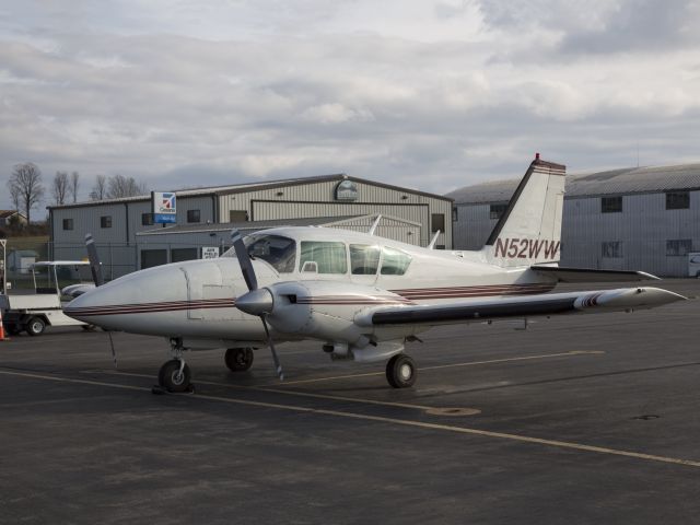 Piper Aztec (N52WW)