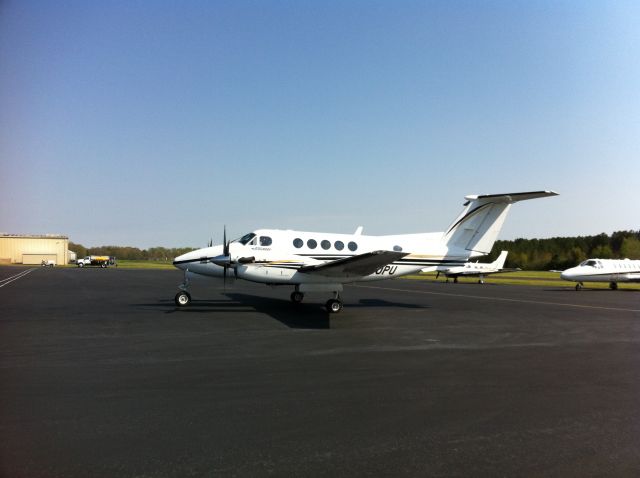 Beechcraft Super King Air 200 (N300PU)