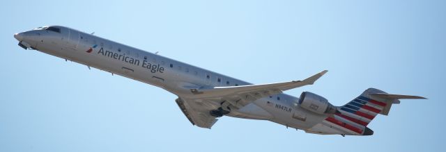 Canadair Regional Jet CRJ-900 (N947LR)