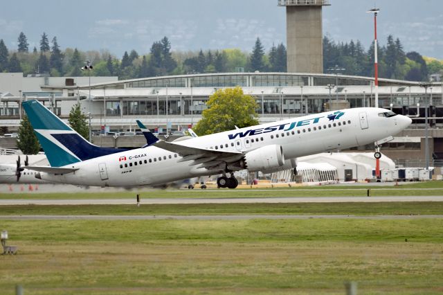 Boeing 737-800 (C-GXAX)