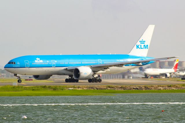 Boeing 777-200 (PH-BQD) - Diversion day at KBOS due to weather at JFK and EWR.