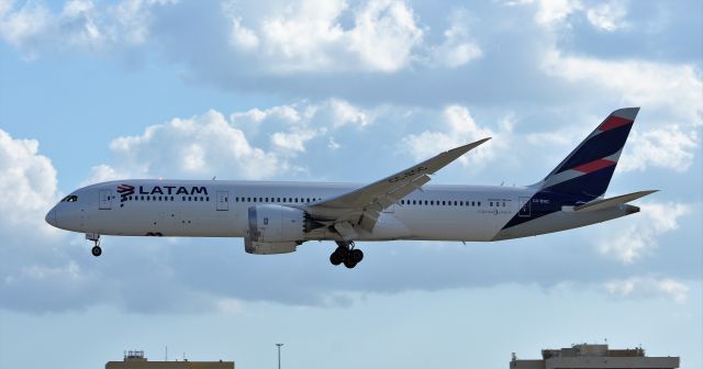 Boeing 787-8 (CC-BGC)