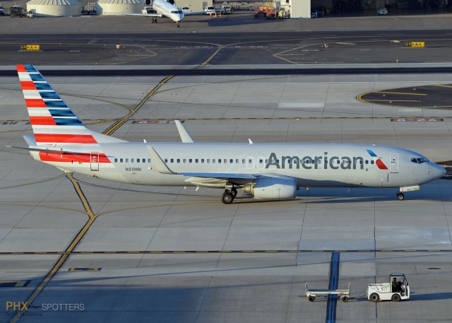 Boeing 737-800 (N819NN)