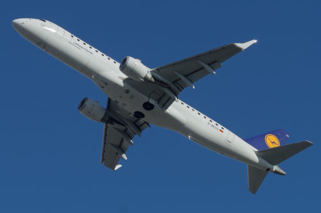 Embraer ERJ-190 (D-AECG)