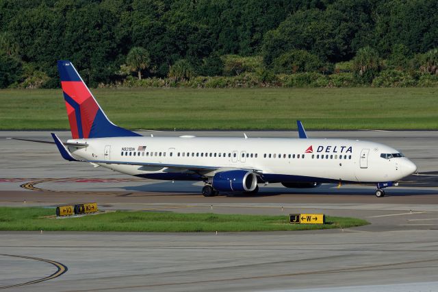 Boeing 737-900 (N821DN) - 8/8/15. Morning arrival from KLAX.