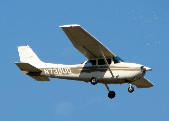 Cessna Skyhawk (N739UD) - Landing on Rwy 14 at Shreveport Regional.