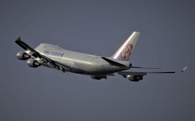 Boeing 747-400 (B-18711)