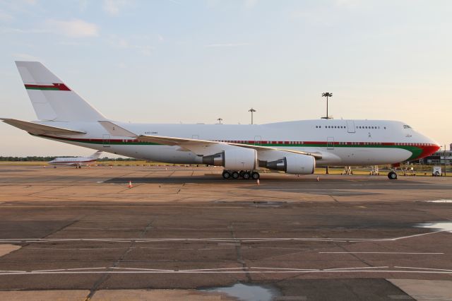 Boeing 747-400 (A4OOMN)