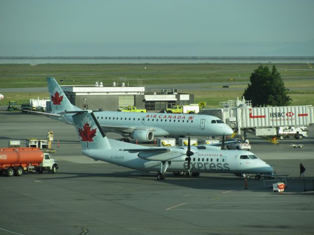 de Havilland Dash 8-300 (C-GNON)