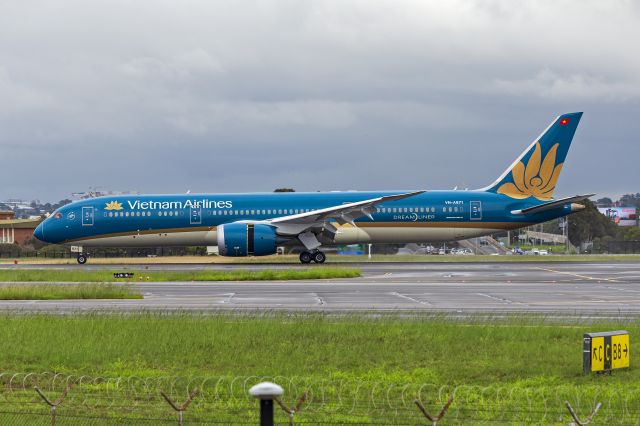 Boeing 787-9 Dreamliner (VN-A871) - Vietnam Airlines (VN-A871) Boeing 787-9 Dreamliner landing at Sydney Airport.