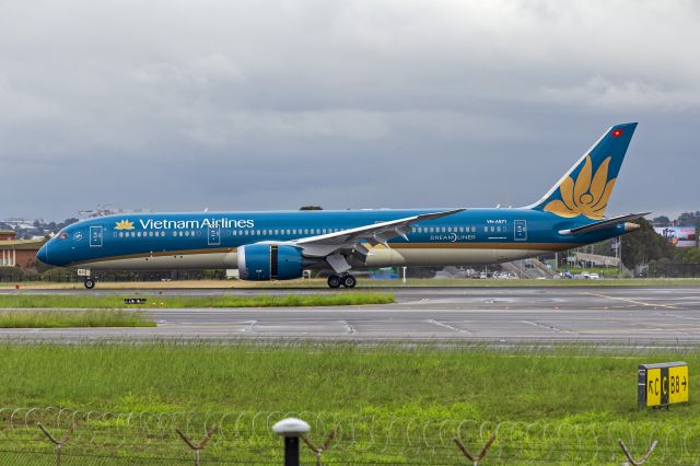 Boeing 787-9 Dreamliner (VNA-871) - Vietnam Airlines (VN-A871) Boeing 787-9 Dreamliner landing at Sydney Airport.