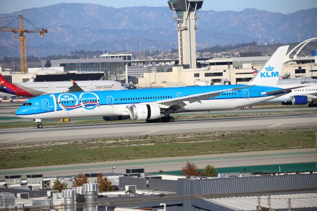 BOEING 787-10 Dreamliner (PH-BKA)