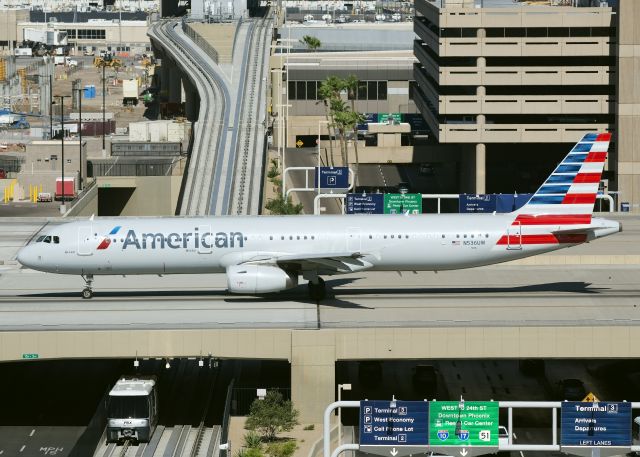 Airbus A321 (N536UW)