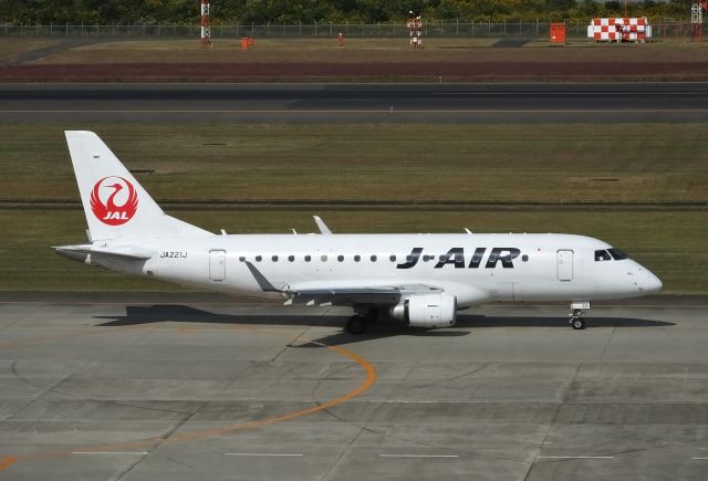 Embraer 170/175 (JA221J) - Taxing at SDJ (Sendai-Ap Japan) 2016/10/20