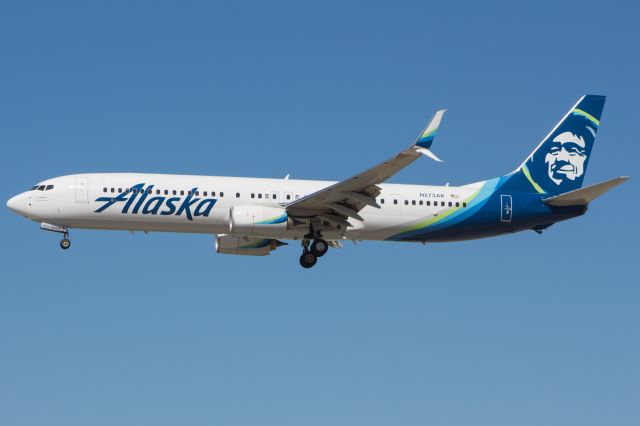 Boeing 737-900 (N273AK)