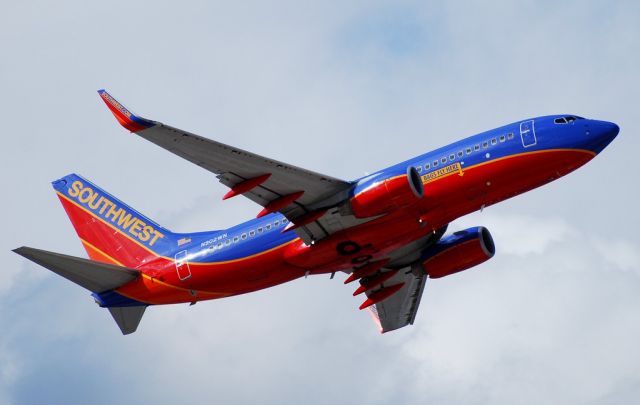 Boeing 737-700 (N902WN) - Southwest Airlines Boeing 737-7H4 N902WN (cn 36615/2469)  Las Vegas - McCarran International (LAS / KLAS) USA - Nevada, October 6, 2010 Photo: TDelCoro