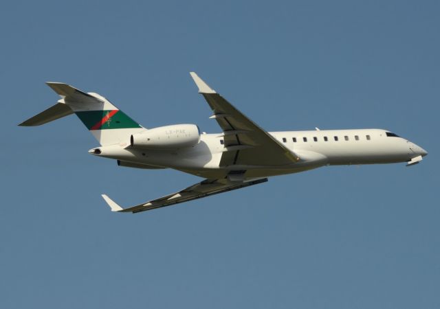 Bombardier Global Express (LX-PAK)