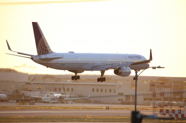 BOEING 757-300 (N77871)