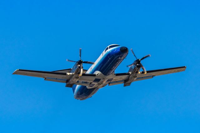 Embraer EMB-120 Brasilia (N567SW) - An Ameriflight EMB-120 Brasilia taking off from PHX on 3/4/23. Taken with a Canon R7 and Canon EF 100-400 L II lens.