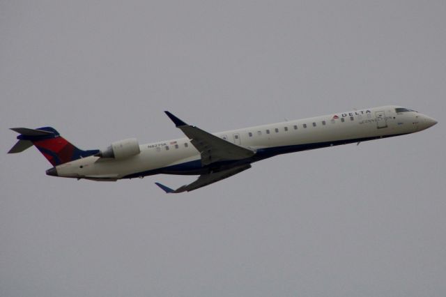 Canadair Regional Jet CRJ-900 (N827SK) - CRJ-900 departing runway 36