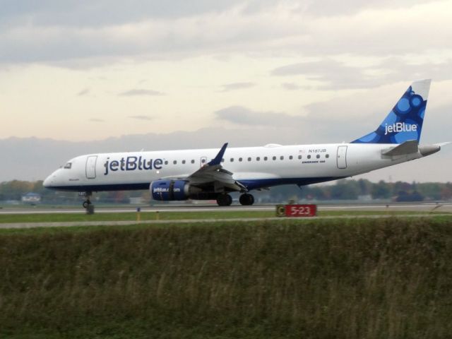 Embraer ERJ-190 (N187JB)