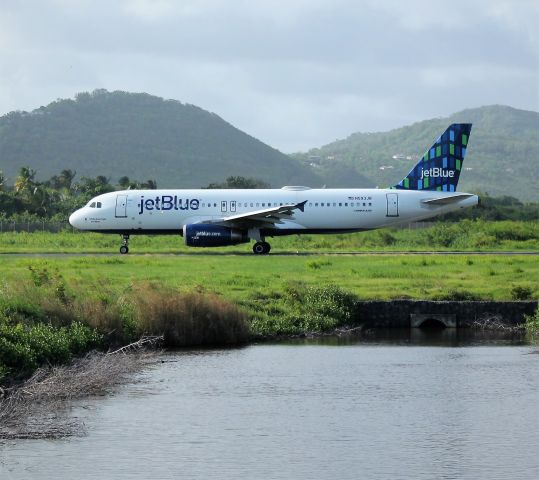 Airbus A320 (N593JB)